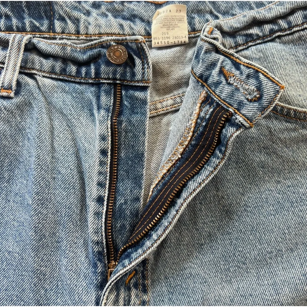 ❌SOLD❌ Relaxed Levi 550 Shorts - Picture 4 of 9